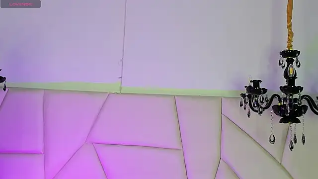 Snapshot of Aitana_Hilton_ chatting on 09.29.25 Aitana Hilton online show from 09.29.25