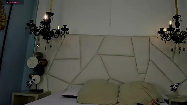 Snapshot of Aitana_Hilton_ chatting on 11.02.25 Aitana Hilton online show from 11.02.25