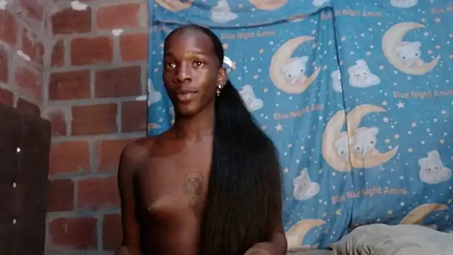 LariCroft12 online show from 01.12.25