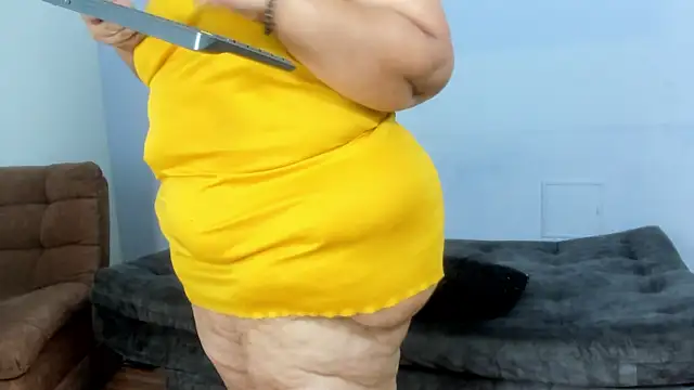 Charlotte curvy  online show from 03.14.25