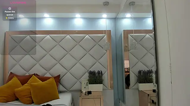 Snapshot of carla_woods chatting on 09.11.25 carla woods online show from 09.11.25