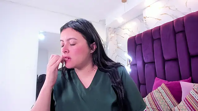 Snapshot of carla_woods chatting on 09.24.25 carla woods online show from 09.24.25