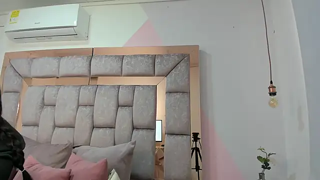 Snapshot of carla_woods chatting on 10.17.25 carla woods online show from 10.17.25