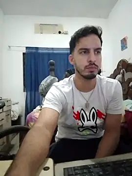 Snapshot of alejo5288 chatting on 10.17.25 alejo5288 online show from 10.17.25