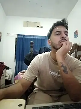 Snapshot of alejo5288 chatting on 10.18.25 alejo5288 online show from 10.18.25