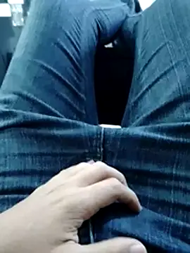 Snapshot of alejo5288 chatting on 10.24.25 alejo5288 online show from 10.24.25