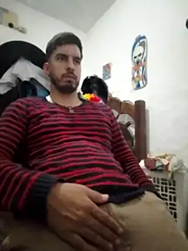 Snapshot of alejo5288 chatting on 11.04.25 alejo5288 online show from 11.04.25