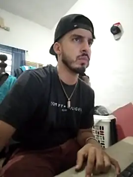 Snapshot of alejo5288 chatting on 11.14.25 alejo5288 online show from 11.14.25