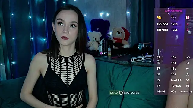 alexnikaaa online show from 10.25.25