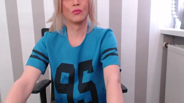 Snapshot of Sissy_Sexy_XXX chatting on 01.16.25 Sissy Sexy XXX online show from 01.16.25