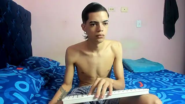 Latinos 2001 online show from 02.16.26