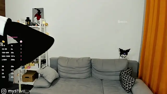 Snapshot of EliyaX chatting on 10.11.25 EliyaX online show from 10.11.25