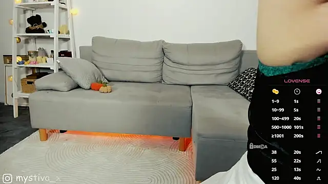 Snapshot of EliyaX chatting on 10.14.25 EliyaX online show from 10.14.25