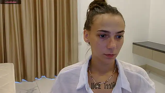 Snapshot of annabishop chatting on 10.22.25 annabishop online show from 10.22.25