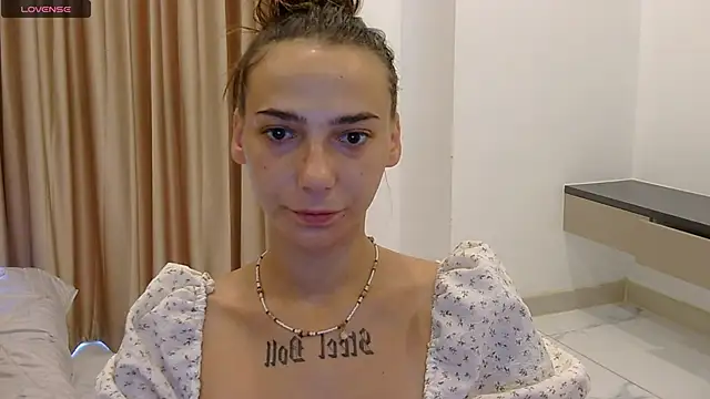 Snapshot of annabishop chatting on 10.26.25 annabishop online show from 10.26.25