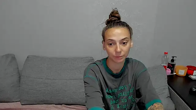 Snapshot of annabishop chatting on 11.20.25 annabishop online show from 11.20.25