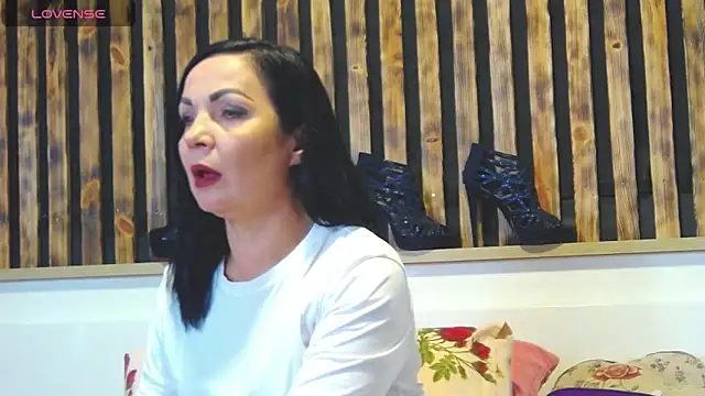 Tory Lovi online show from 11.26.25