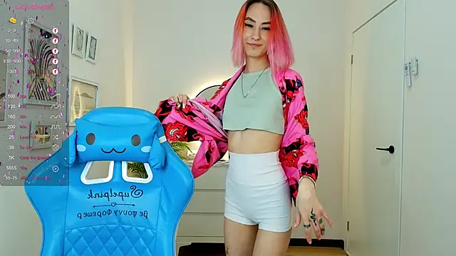 Snapshot of Kar1_na_ chatting on 02.15.25 Kar1 na online show from 02.15.25