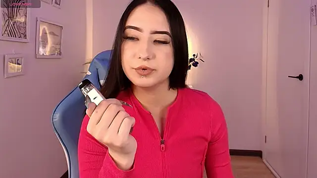 Snapshot of Kar1_na_ chatting on 11.14.25 Kar1 na online show from 11.14.25