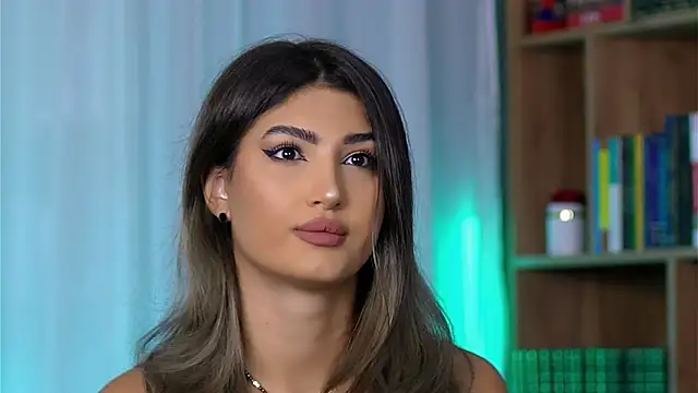 Snapshot of SarahPeach8 chatting on 10.04.25 SarahPeach8 online show from 10.04.25