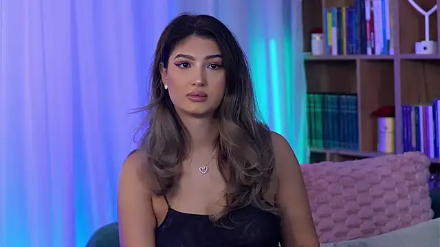 Snapshot of SarahPeach8 chatting on 10.30.25 SarahPeach8 online show from 10.30.25