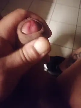 Snapshot of Bommi10 chatting on 11.16.25 Bommi10 online show from 11.16.25