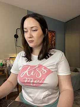 Kiss My Body online show from 11.18.25