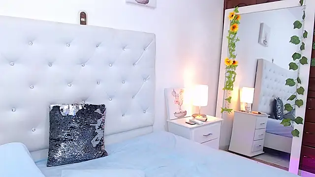 littleslut1 online show from 02.12.25