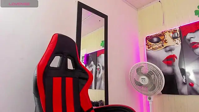 Snapshot of Miss_sparkle00 chatting on 10.03.25 Miss sparkle00 online show from 10.03.25