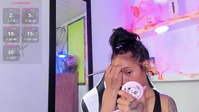 Snapshot of Miss_sparkle00 chatting on 10.31.25 Miss sparkle00 online show from 10.31.25