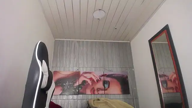 Snapshot of Miss_sparkle00 chatting on 11.08.25 Miss sparkle00 online show from 11.08.25