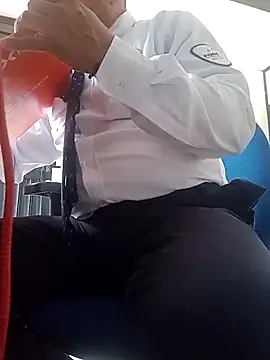 Snapshot of Jinenez chatting on 11.15.25 Jinenez online show from 11.15.25