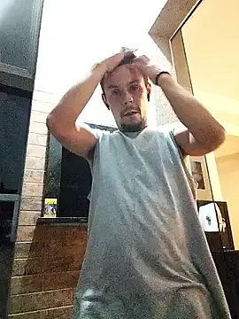 Snapshot of Santanacumxplod chatting on 10.04.25 Santanacumxplod online show from 10.04.25