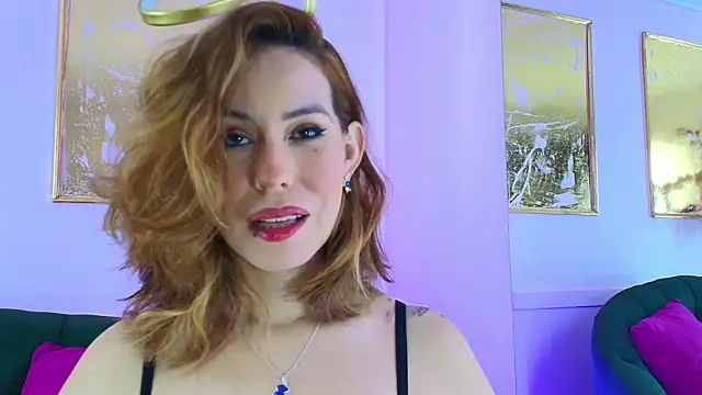 Snapshot of scarlette69 chatting on 10.10.25 scarlette69 online show from 10.10.25