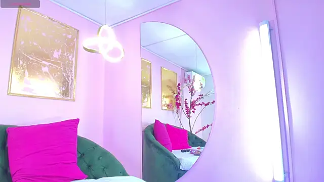 Snapshot of scarlette69 chatting on 10.18.25 scarlette69 online show from 10.18.25