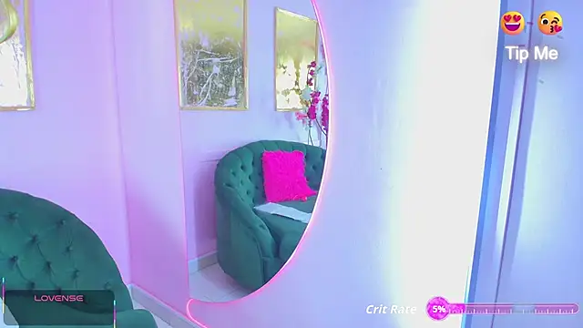 Snapshot of scarlette69 chatting on 10.27.25 scarlette69 online show from 10.27.25