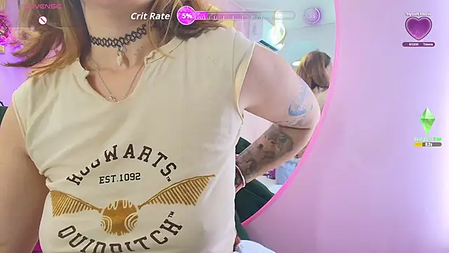 Snapshot of scarlette69 chatting on 11.02.25 scarlette69 online show from 11.02.25