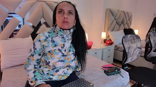 raquell moore online show from 01.17.25