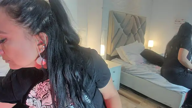 raquell moore online show from 02.10.25