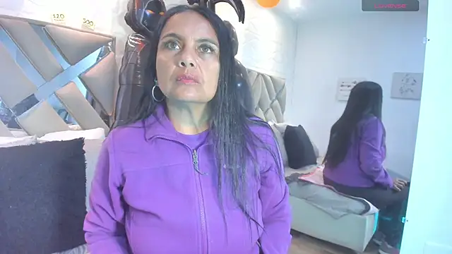 Snapshot of raquell_moore chatting on 10.12.25 raquell moore online show from 10.12.25