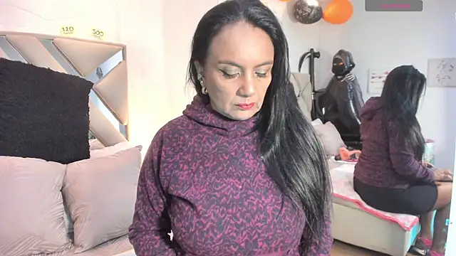 Snapshot of raquell_moore chatting on 10.22.25 raquell moore online show from 10.22.25