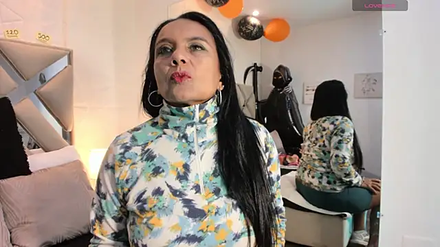 Snapshot of raquell_moore chatting on 10.23.25 raquell moore online show from 10.23.25