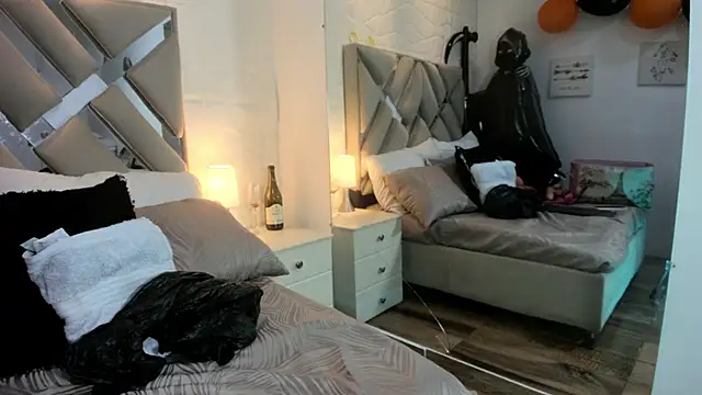 Snapshot of raquell_moore chatting on 10.29.25 raquell moore online show from 10.29.25