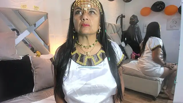 Snapshot of raquell_moore chatting on 10.31.25 raquell moore online show from 10.31.25