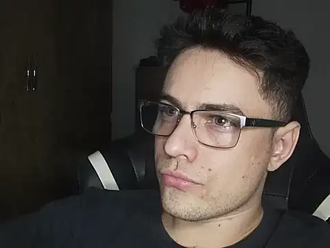 Snapshot of Dyllan__ chatting on 10.14.25 Dyllan online show from 10.14.25