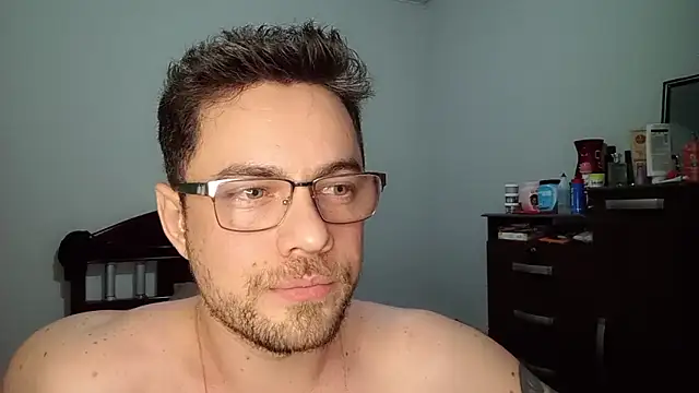 Snapshot of Dyllan__ chatting on 06.16.26 Dyllan online show from 06.16.26