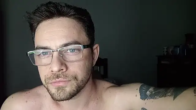Snapshot of Dyllan__ chatting on 06.17.26 Dyllan online show from 06.17.26