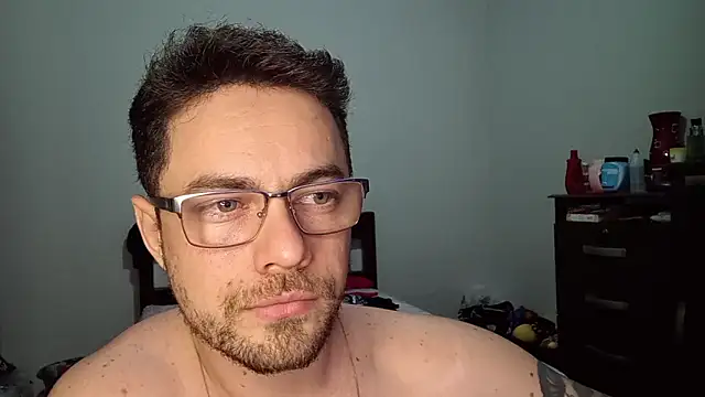 Snapshot of Dyllan__ chatting on 06.18.26 Dyllan online show from 06.18.26