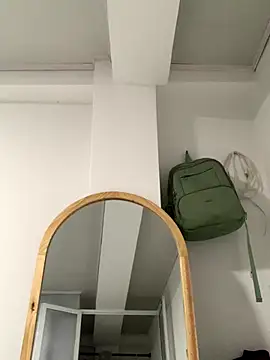 Snapshot of Bella_still chatting on 10.07.25 Bella still online show from 10.07.25