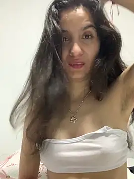 Snapshot of Bella_still chatting on 10.16.25 Bella still online show from 10.16.25